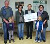 Eine Abordnung der SPD-Konzell überreichte eine Spende von 400 Euro an Schulleiter Manfred Schmidbauer