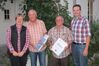 Geschäftsführerin Christine Schrock, Jubilare Walter Englberger und Erich Reindlmeier, Kreisvorsitzender Martin Kreutz